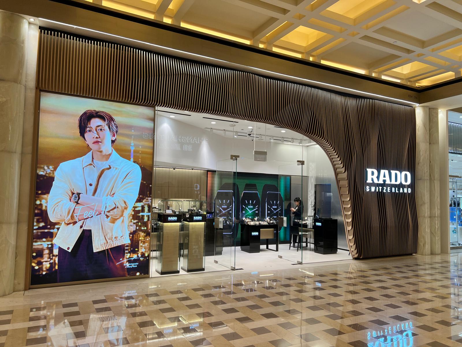 Fine-pitch indoor LED retail display